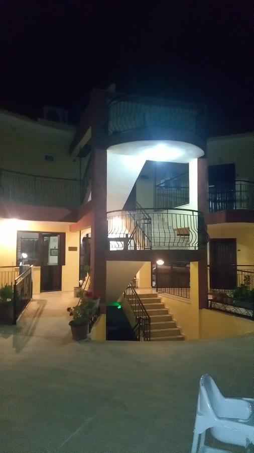 Las Palmeras Hotel Çamyuva Extérieur photo