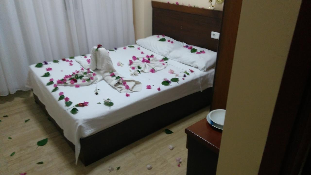 Las Palmeras Hotel Çamyuva Extérieur photo