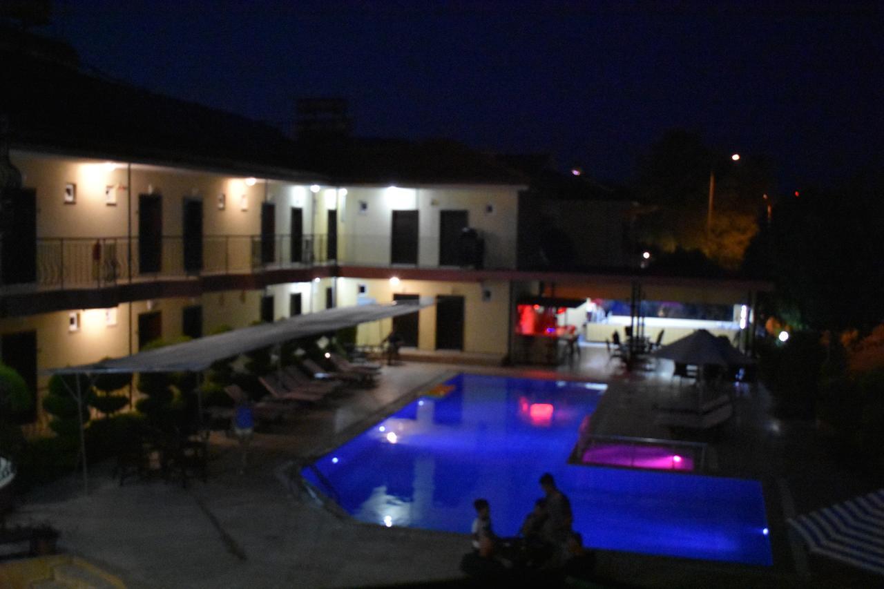 Las Palmeras Hotel Çamyuva Extérieur photo
